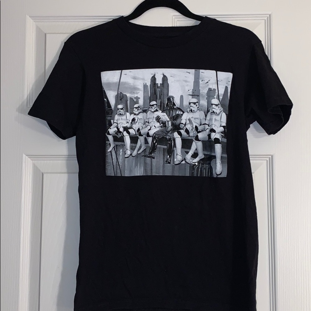 Star Wars small T-shirt with Darth Vader & storm troopers on a lunch break